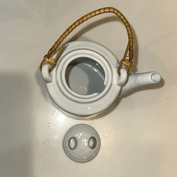 STARBUCKS Vintage Ribbed Porcelain Teapot with Lid - Picture 6 of 10